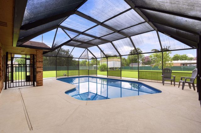 12211 3rd Street, Santa Fe, TX 77510