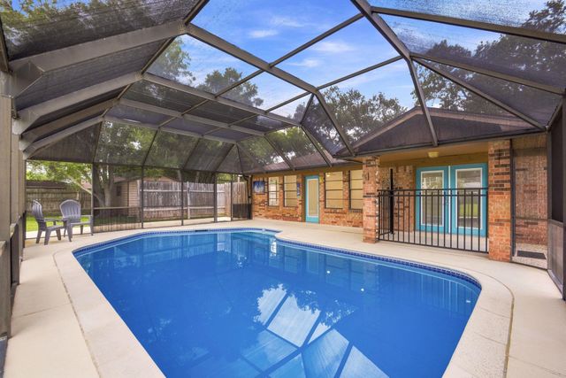 12211 3rd Street, Santa Fe, TX 77510