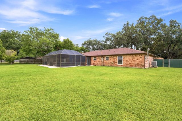 12211 3rd Street, Santa Fe, TX 77510