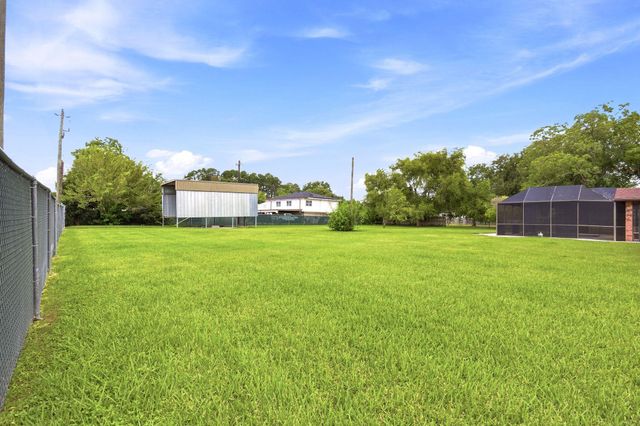 12211 3rd Street, Santa Fe, TX 77510