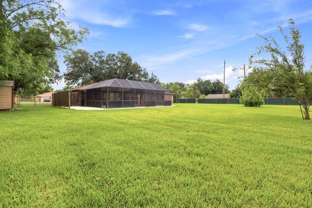 12211 3rd Street, Santa Fe, TX 77510