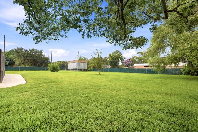 12211 3rd Street, Santa Fe, TX 77510