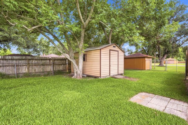 12211 3rd Street, Santa Fe, TX 77510