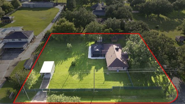 12211 3rd Street, Santa Fe, TX 77510