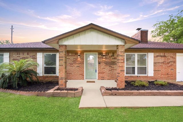 12211 3rd Street, Santa Fe, TX 77510