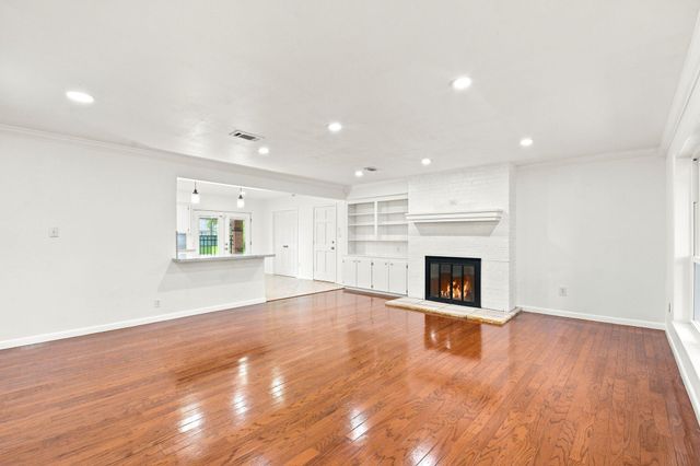 12211 3rd Street, Santa Fe, TX 77510