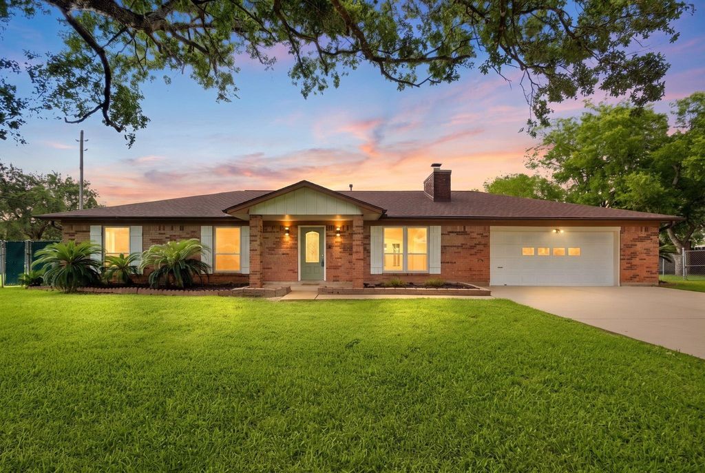 12211 3rd Street, Santa Fe, TX 77510