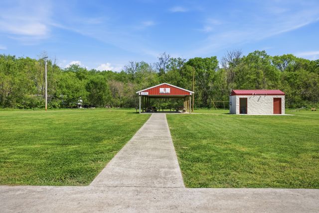 108 Arrow Mines Rd, Mount Pleasant, TN 38474