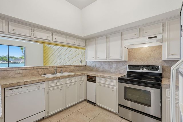 134 April Point Drive S, Conroe, TX 77356