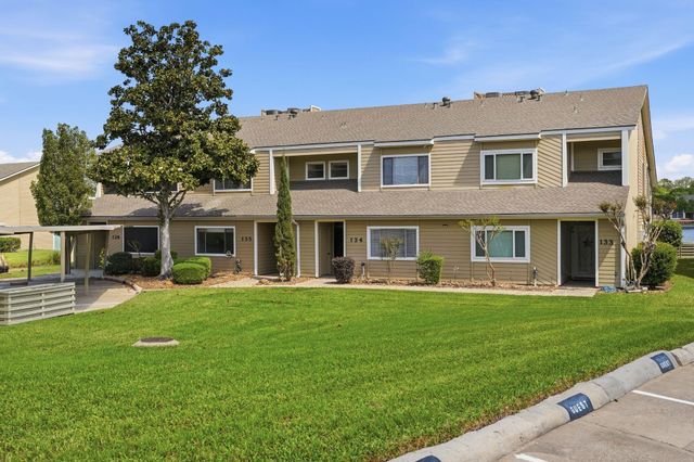 134 April Point Drive S, Conroe, TX 77356