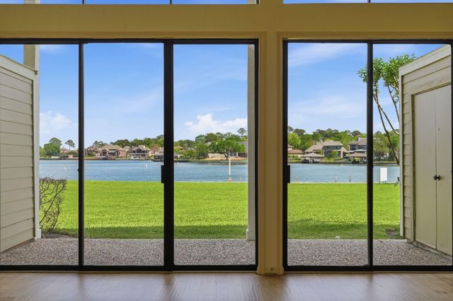 134 April Point Drive S, Conroe, TX 77356