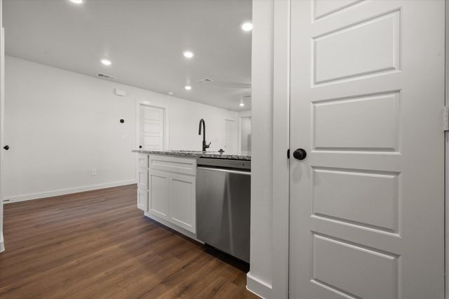 1612 N Clinton Avenue, Lubbock, TX 79416