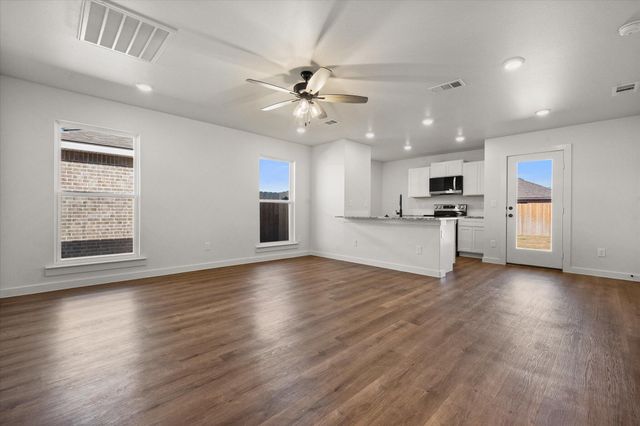 1612 N Clinton Avenue, Lubbock, TX 79416