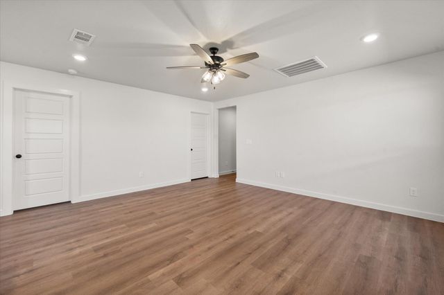 1612 N Clinton Avenue, Lubbock, TX 79416