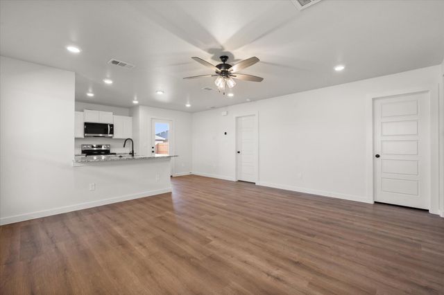 1612 N Clinton Avenue, Lubbock, TX 79416