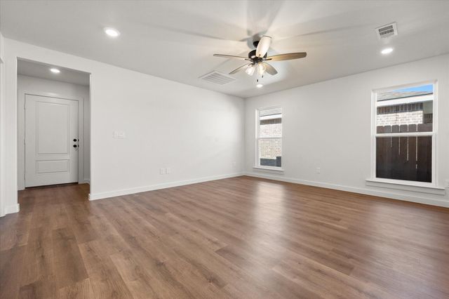 1612 N Clinton Avenue, Lubbock, TX 79416