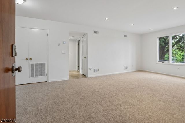 5 Jefferson St, Clifton City, NJ 07014