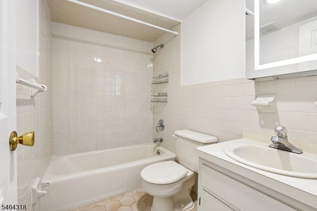 5 Jefferson St, Clifton City, NJ 07014