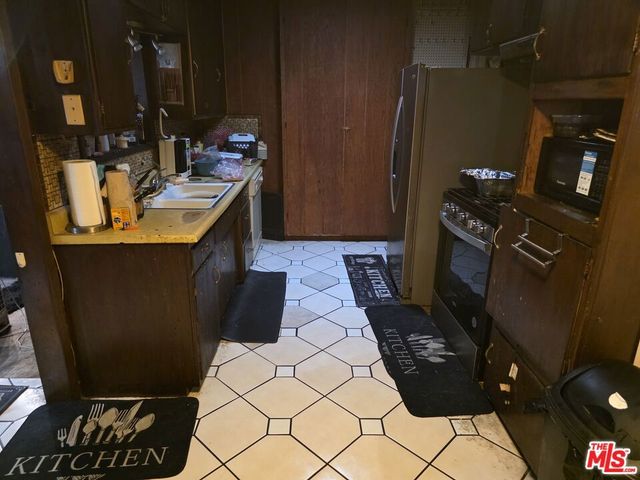 2203 W 158th Street, Compton, CA 90220
