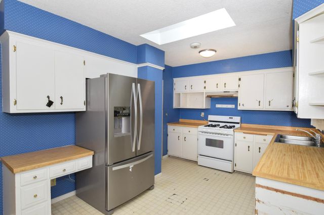 101 98th Avenue NE, Blaine, MN 55434