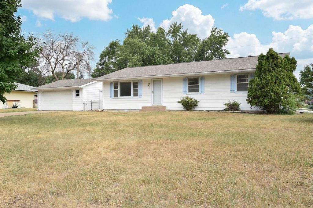 101 98th Avenue NE, Blaine, MN 55434
