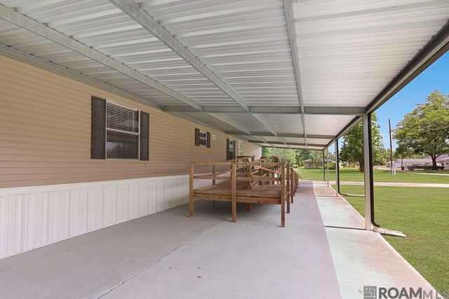 44222 Trabeaux St, Sorrento, LA 70778