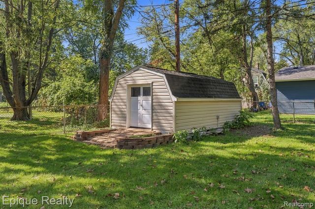 3144 Eastwood Drive, Rochester Hills, MI 48309