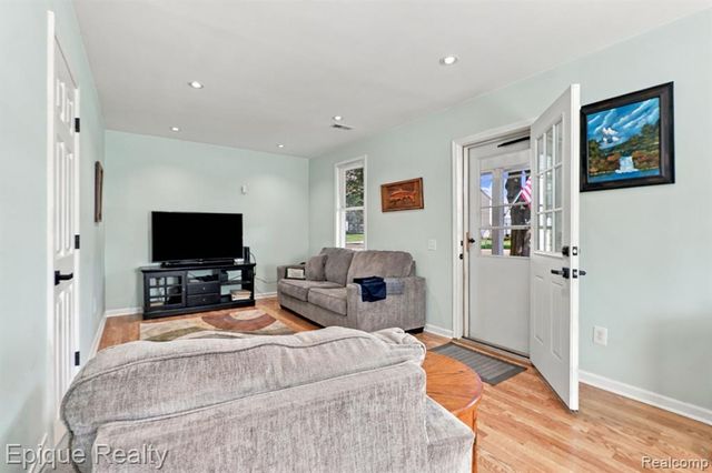 3144 Eastwood Drive, Rochester Hills, MI 48309