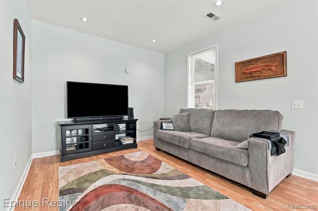 3144 Eastwood Drive, Rochester Hills, MI 48309