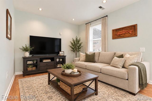 3144 Eastwood Drive, Rochester Hills, MI 48309