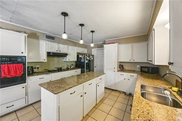 224 Pecos St, Portland, TX 78374