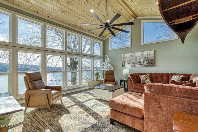 1421 Highway 139, Dandridge, TN 37725