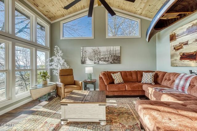 1421 Highway 139, Dandridge, TN 37725