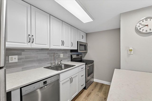 539 D'ONOFRIO Drive, Madison, WI 53719