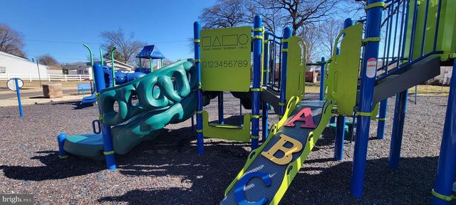 319 5TH AVE, Bellmawr, NJ 08031