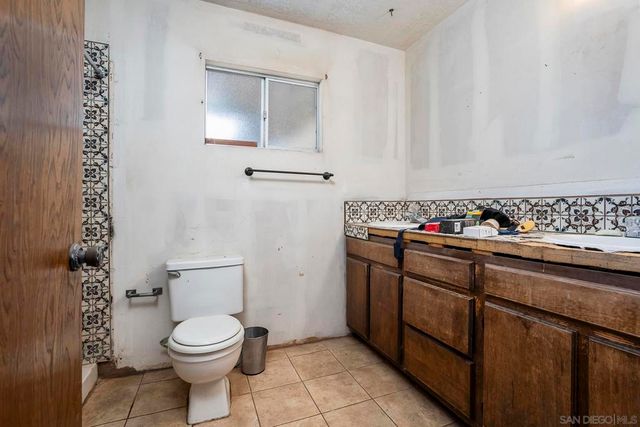 4829 DEHESA RD, El Cajon, CA 92019