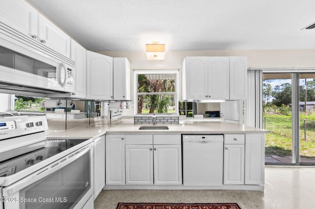 965 Palo Alto Street SE, Palm Bay, FL 32909