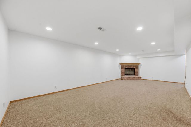 9414 E Carson St, Wichita, KS 67210