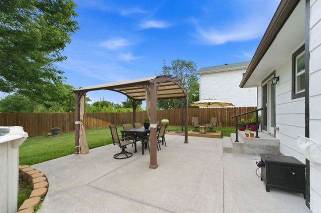 9414 E Carson St, Wichita, KS 67210