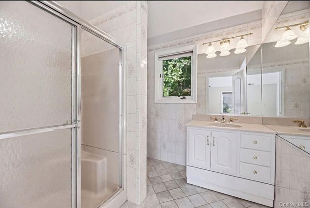 17 Nottingham Way, Mahopac, NY 10541