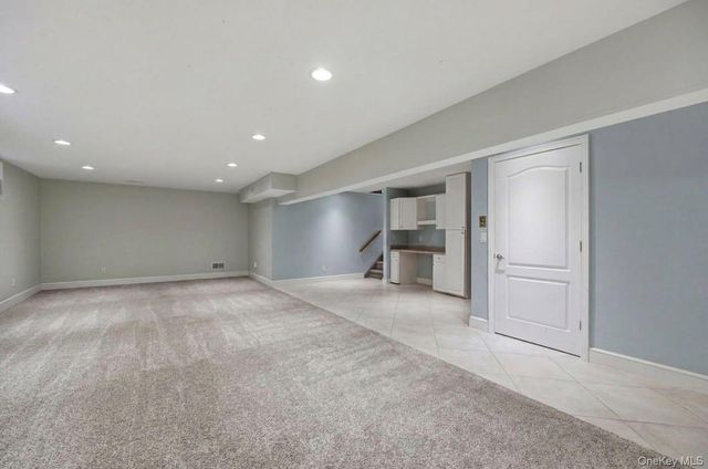 17 Nottingham Way, Mahopac, NY 10541