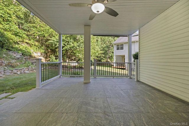 17 Nottingham Way, Mahopac, NY 10541