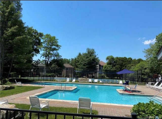 17 Nottingham Way, Mahopac, NY 10541
