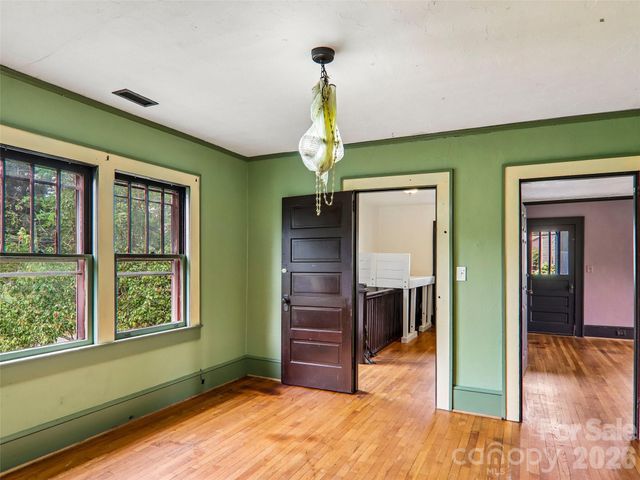 513 Fairview Road, Asheville, NC 28803