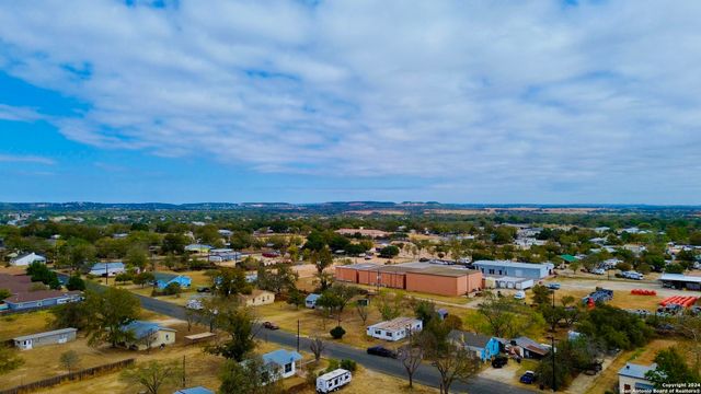 1115 Thiele ln, Fredericksburg, TX 78624
