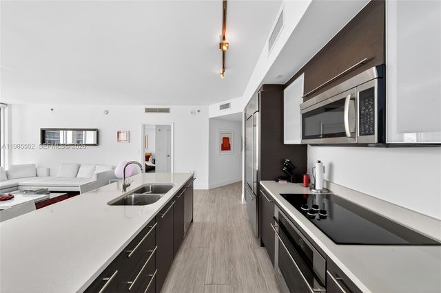 500 Brickell Ave 3901, Miami, FL 33131