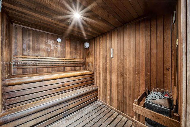 500 Brickell Ave 3901, Miami, FL 33131