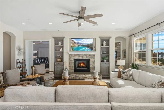 4692 Oceanridge Drive, Huntington Beach, CA 92649