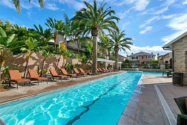 4692 Oceanridge Drive, Huntington Beach, CA 92649