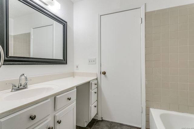 14436 Woods Hole Dr, San Antonio, TX 78233